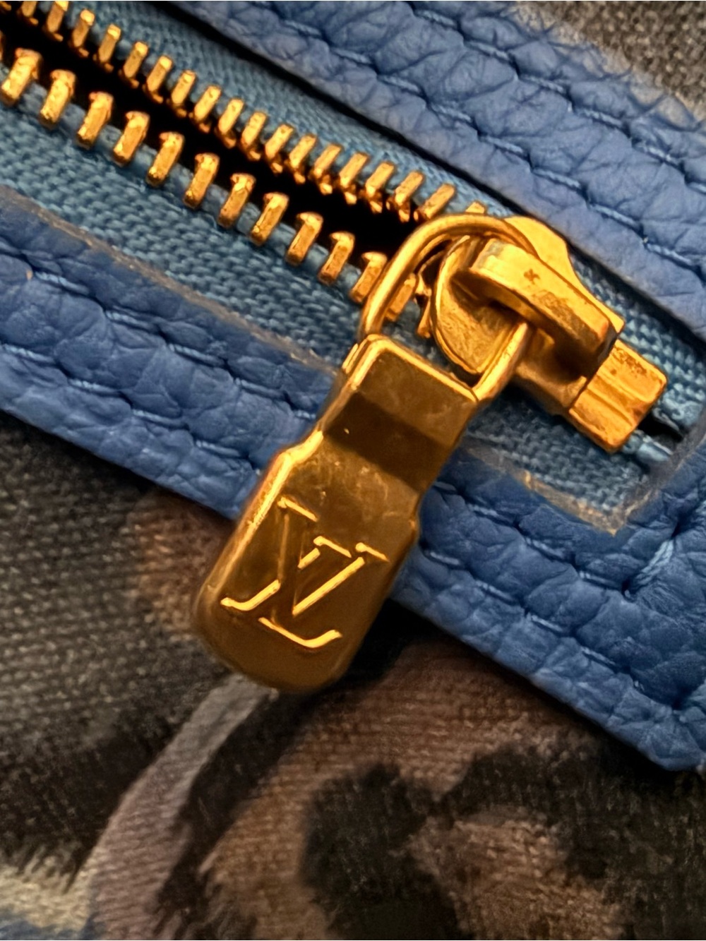 Louis Vuitton GM Neverfull limited Edition Tote with Blue Trim and Lettering - Picture 4 of 12